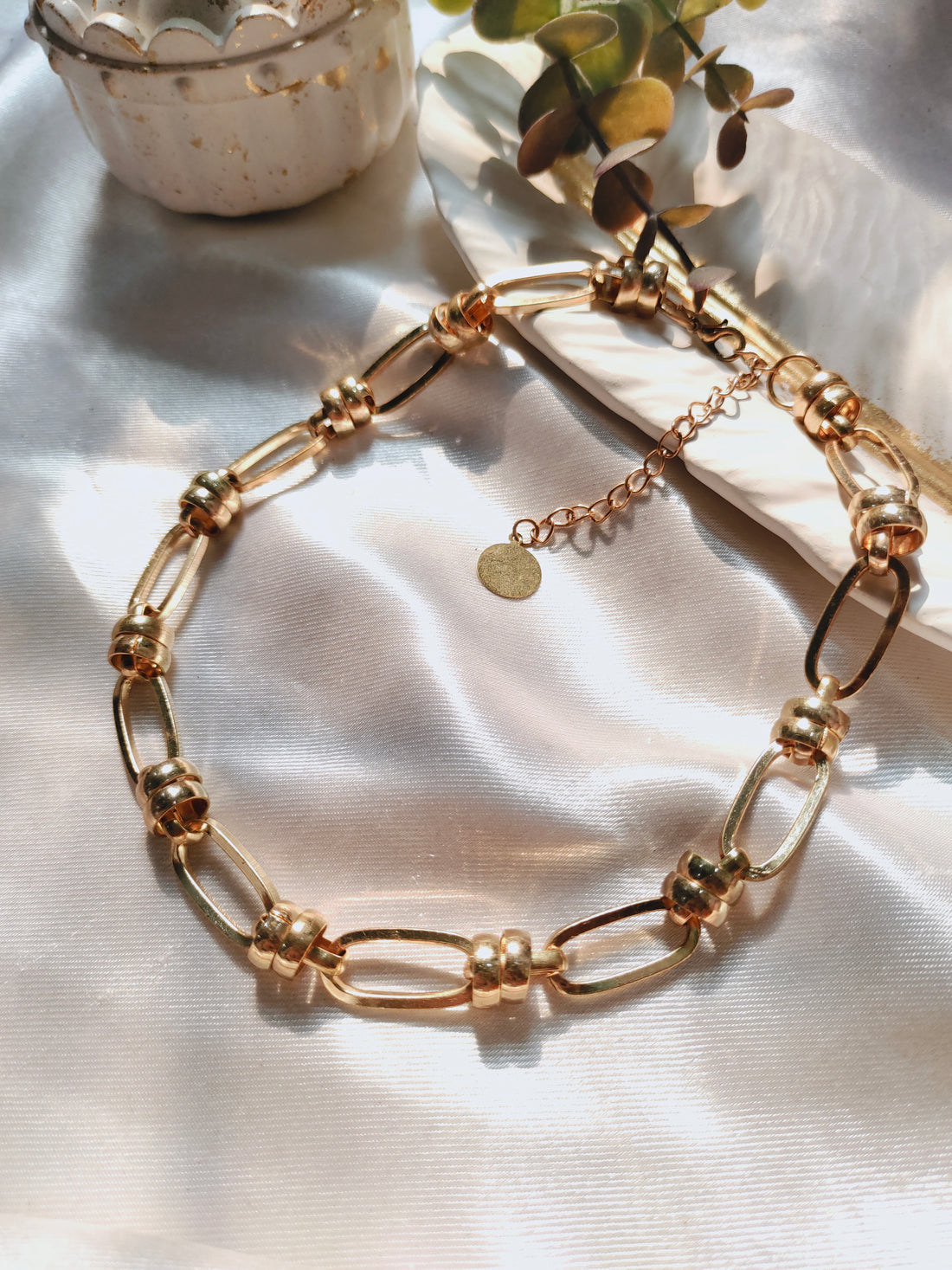 khaddi golden neck piece