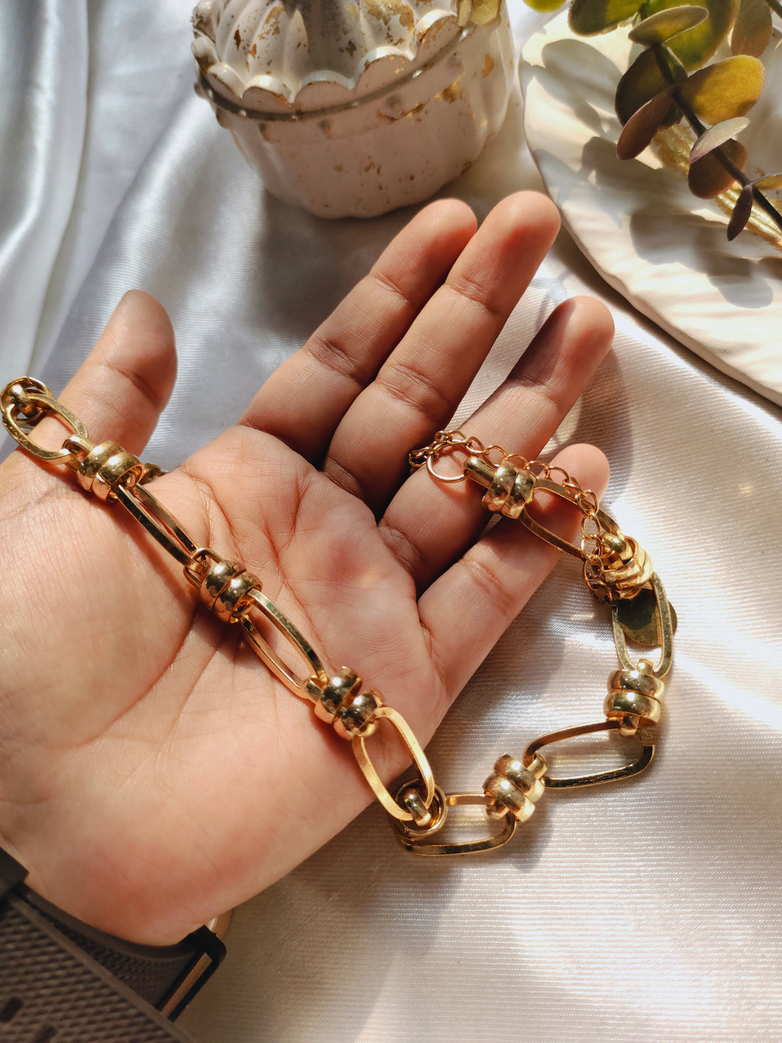 khaddi golden neck piece