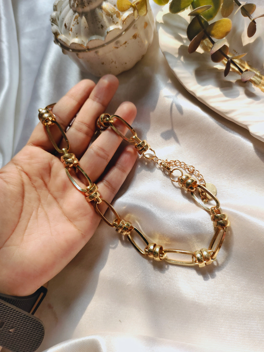 khaddi golden neck piece