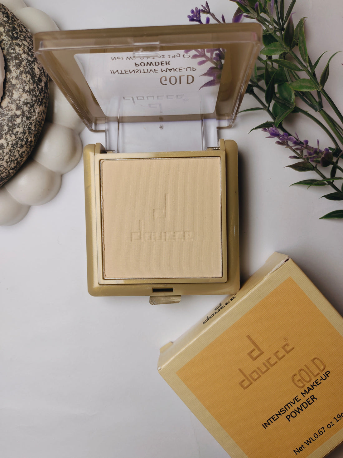 Doucce gold makeup powder