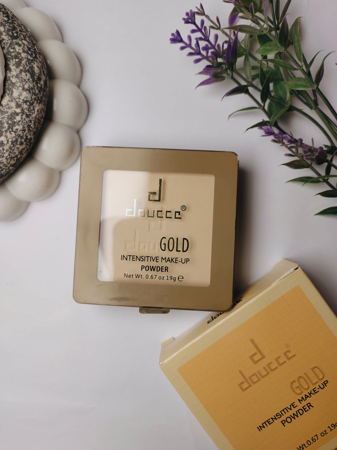 Doucce gold makeup powder