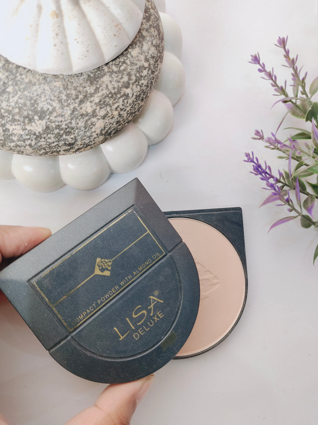 Lisa Deluxe compact powder