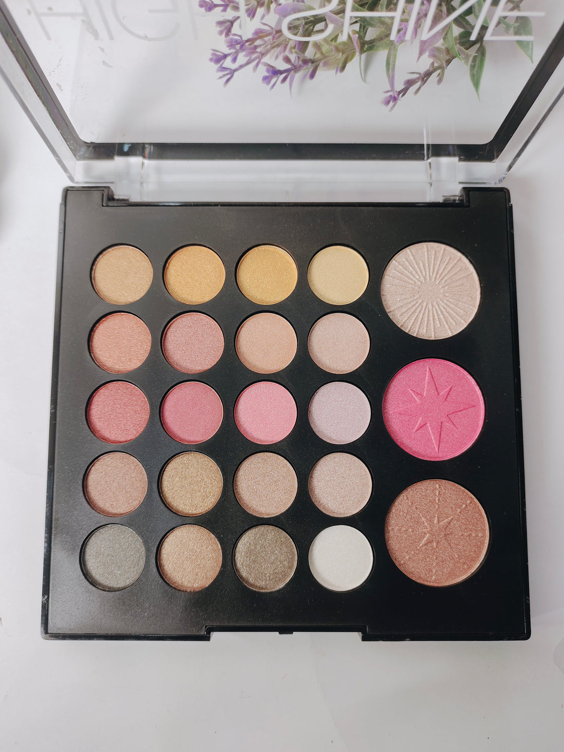 Bys high shine eyeshadow and blush pallete