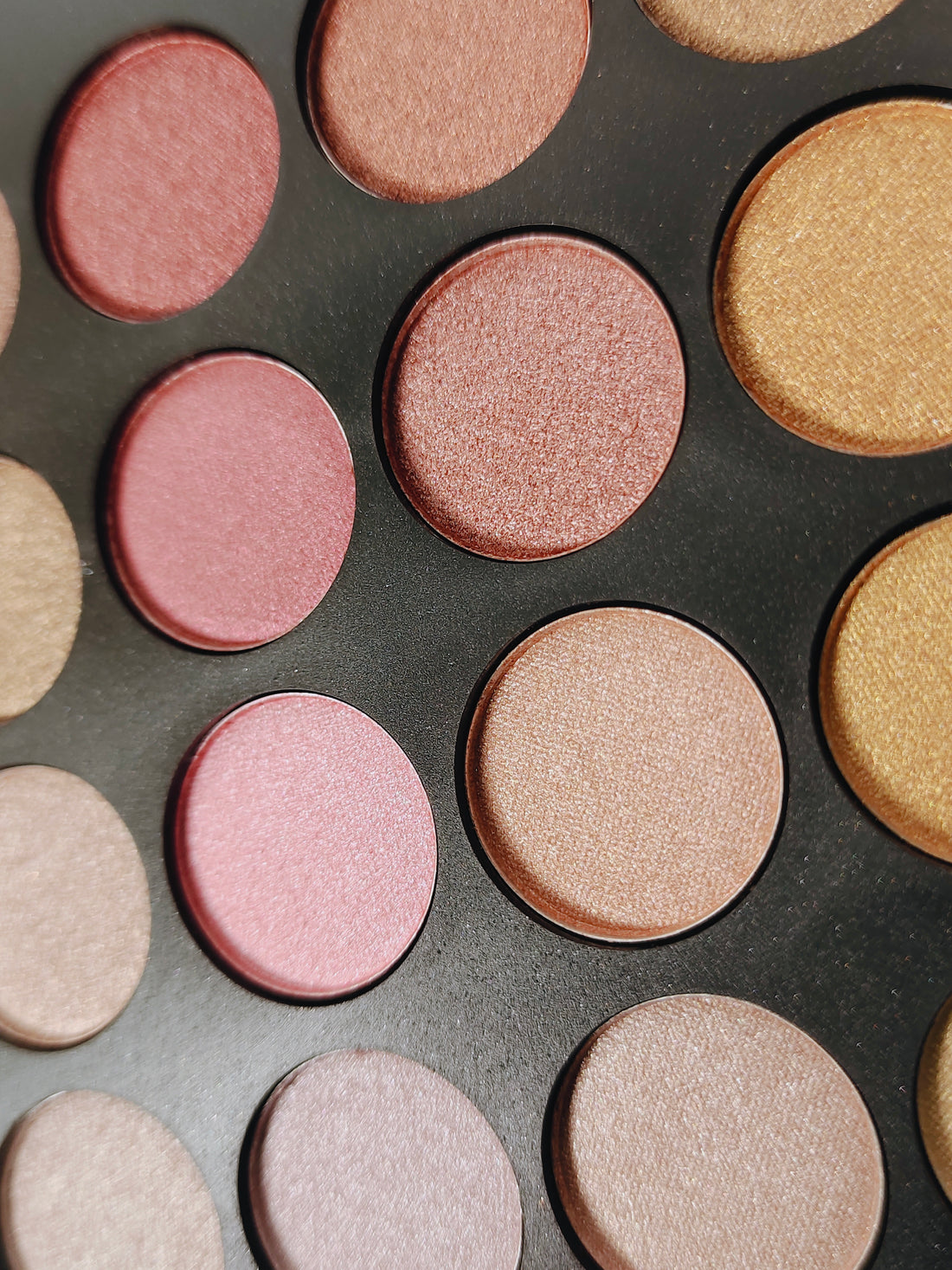 Bys high shine eyeshadow and blush pallete