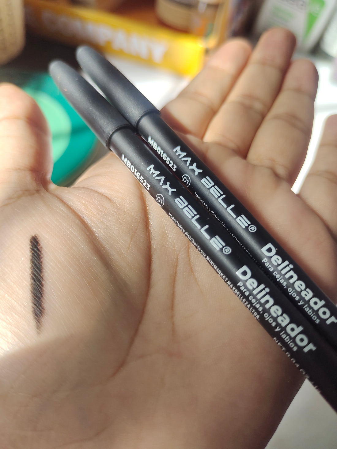 Max Belle eyeliner pencil