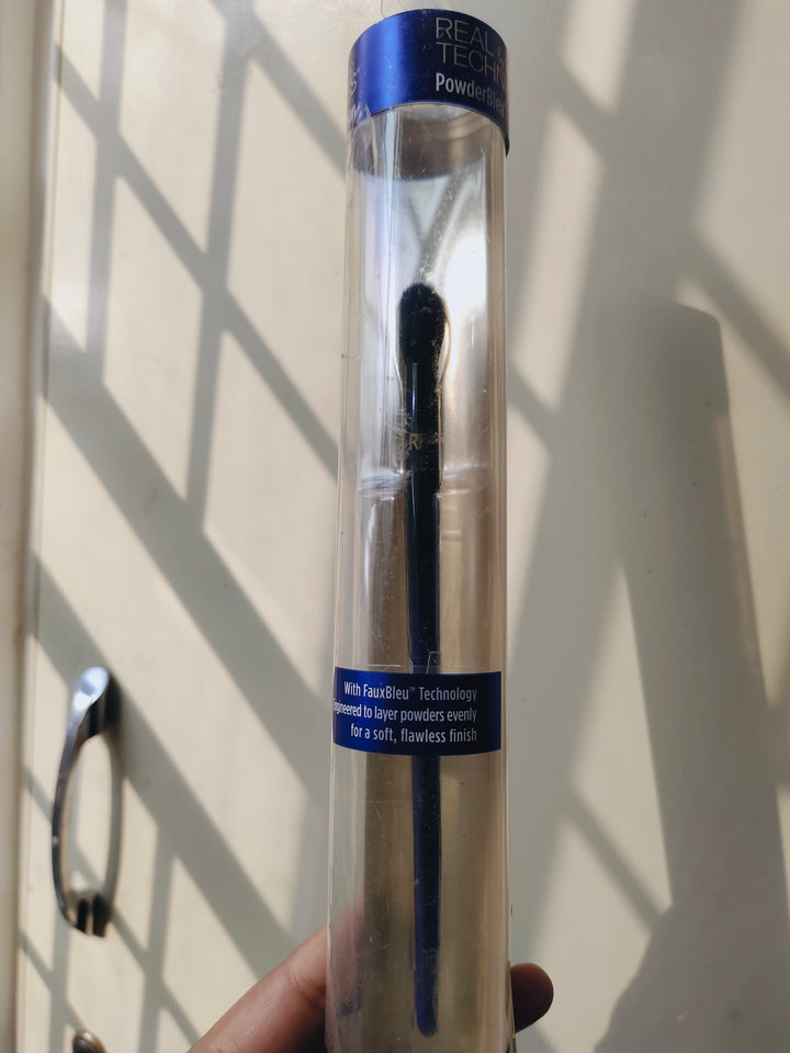 Real technic eyeshadow blending brush