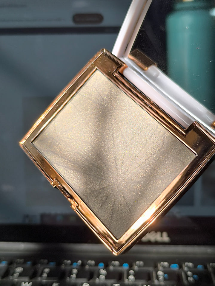 W7 ice N Bright highlighter