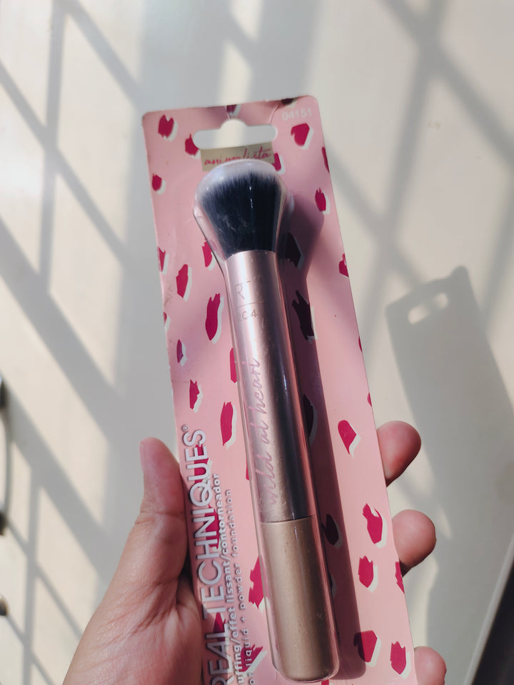 Real technic powder brush