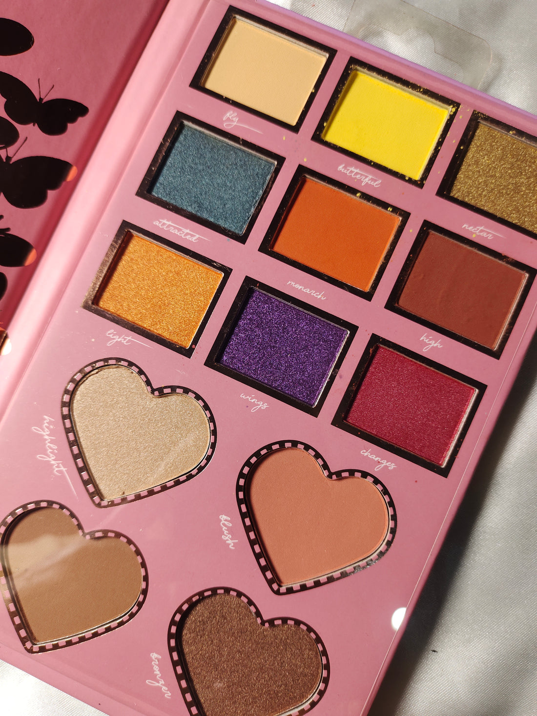 Color central flutter face and eye pallet