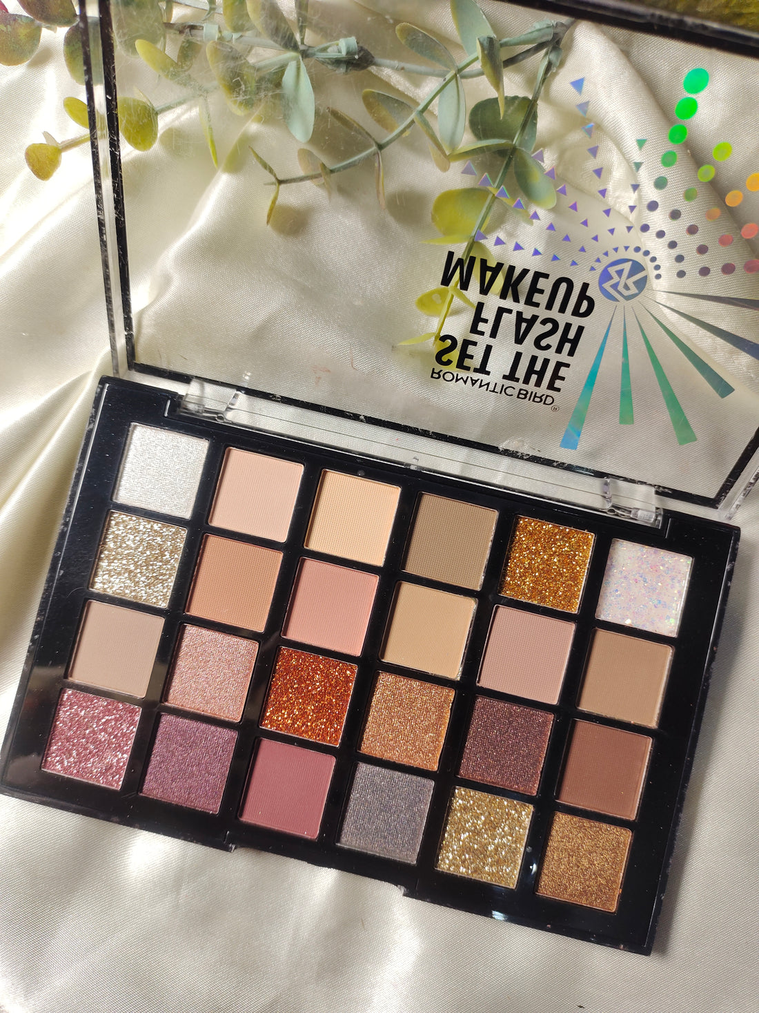 Romantic bird eyeshadow palette