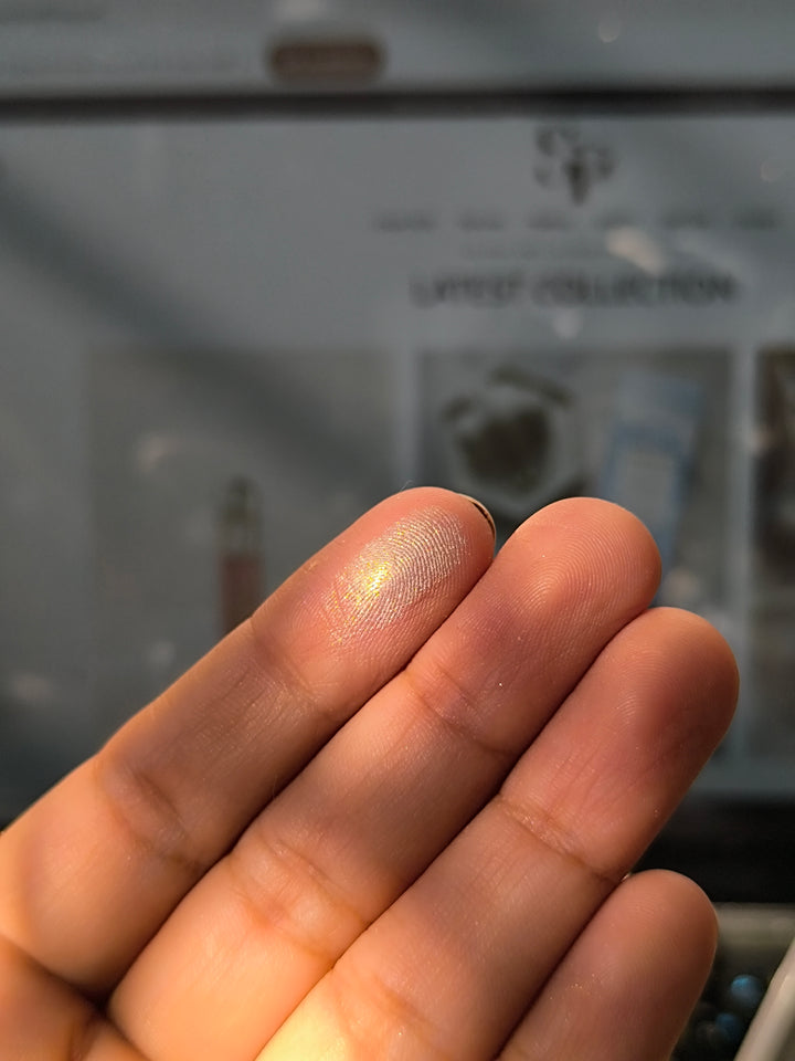 W7 ice N Bright highlighter